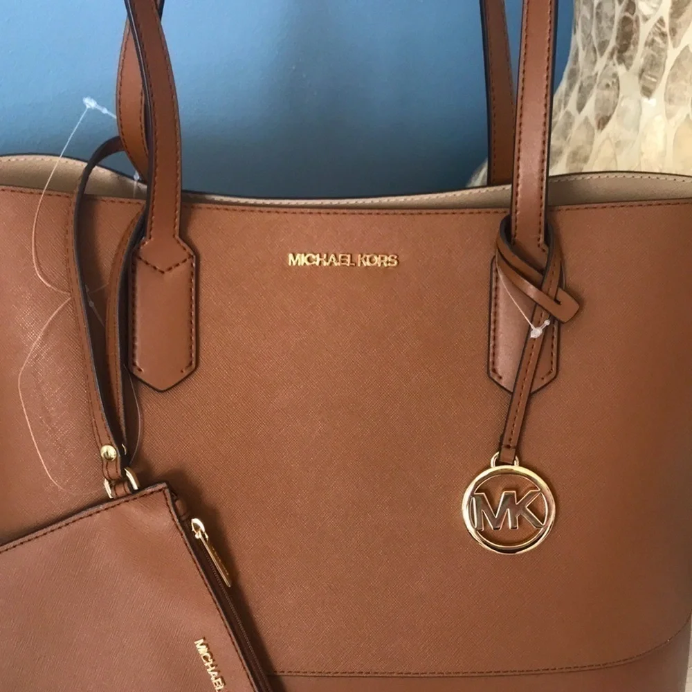 Brand New Michael Kors Leather Lg Drawstring Tote